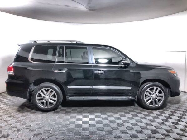 2015 Lexus LX 570 4WD - Image 10