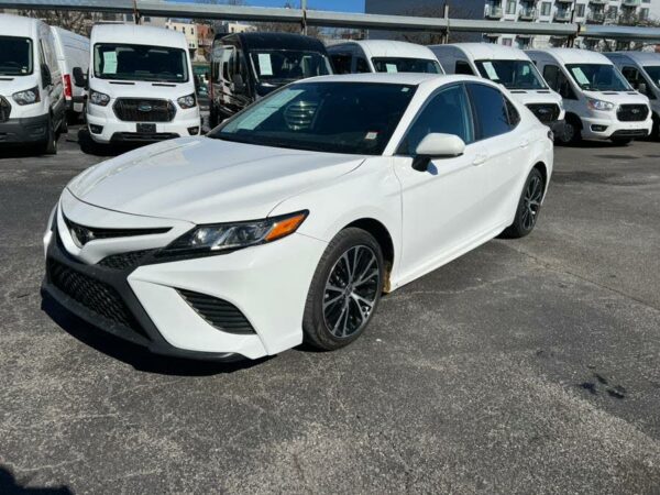 2020 Toyota Camry SE FWD