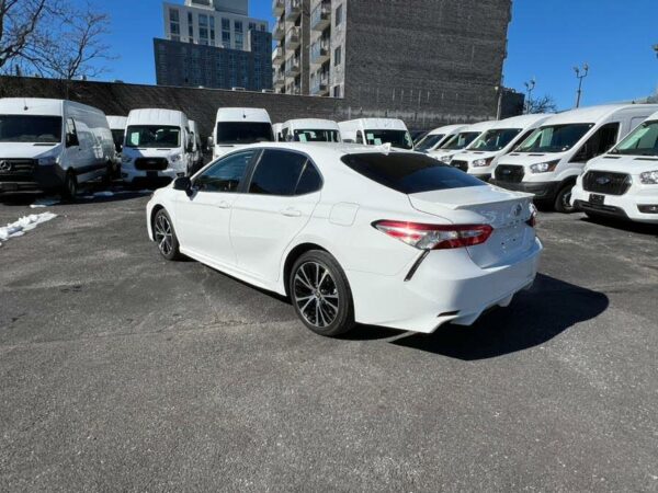 2020 Toyota Camry SE FWD - Image 12