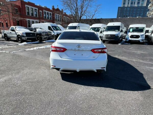 2020 Toyota Camry SE FWD - Image 16