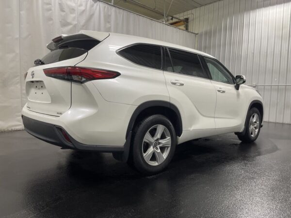 2020 Toyota Highlander L AWD - Image 12