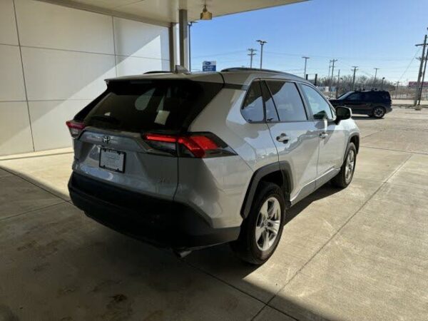 2021 Toyota RAV4 XLE FWD - Image 15