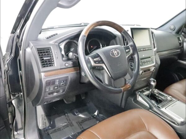 2018 Toyota Land Cruiser AWD - Image 36