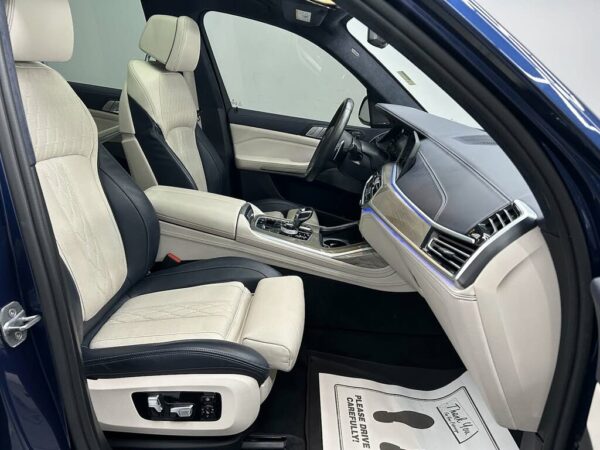 2020 BMW X7 M50i AWD - Image 25