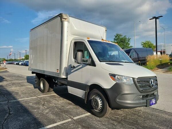 2022 Mercedes-Benz Sprinter Cab - Image 10