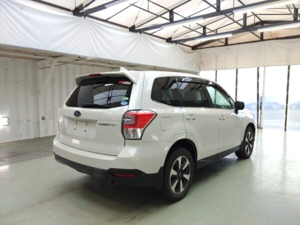 2017 SUBARU FORESTER - Image 4